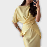 Finja - Top Off-Shoulder avec Noeud et Ensemble Jupe