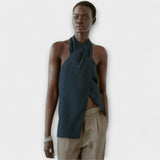 Leah - Top Halter Neck Bleu avec Découpe au Dos