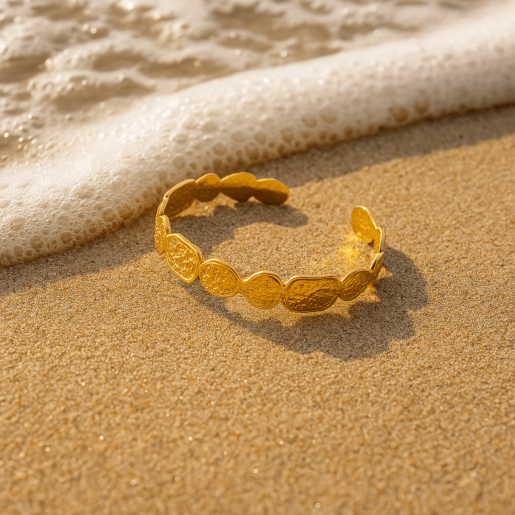 Goldene Sandreflexionen